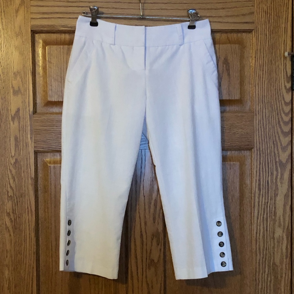 iz white Capri pants